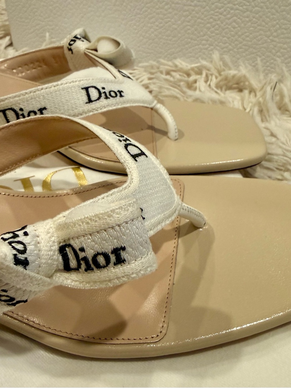 Dior J’Adior Trench Beige Embroidered White Cotton Thong Sandals Size 38.5 NEW - Picture 6 of 6